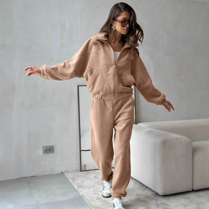 Kvinnelig sporty fleece treningsoverall med hette og lommer Skjora