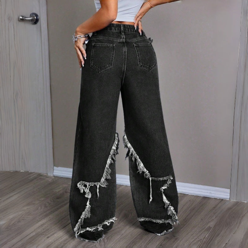 Damebredde jeans i moderne destroyed-look med frynsete detaljer Skjora