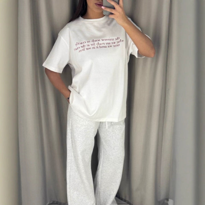 Kvinnens uformelle oversized T-skjorte med kreativt trykk Skjora