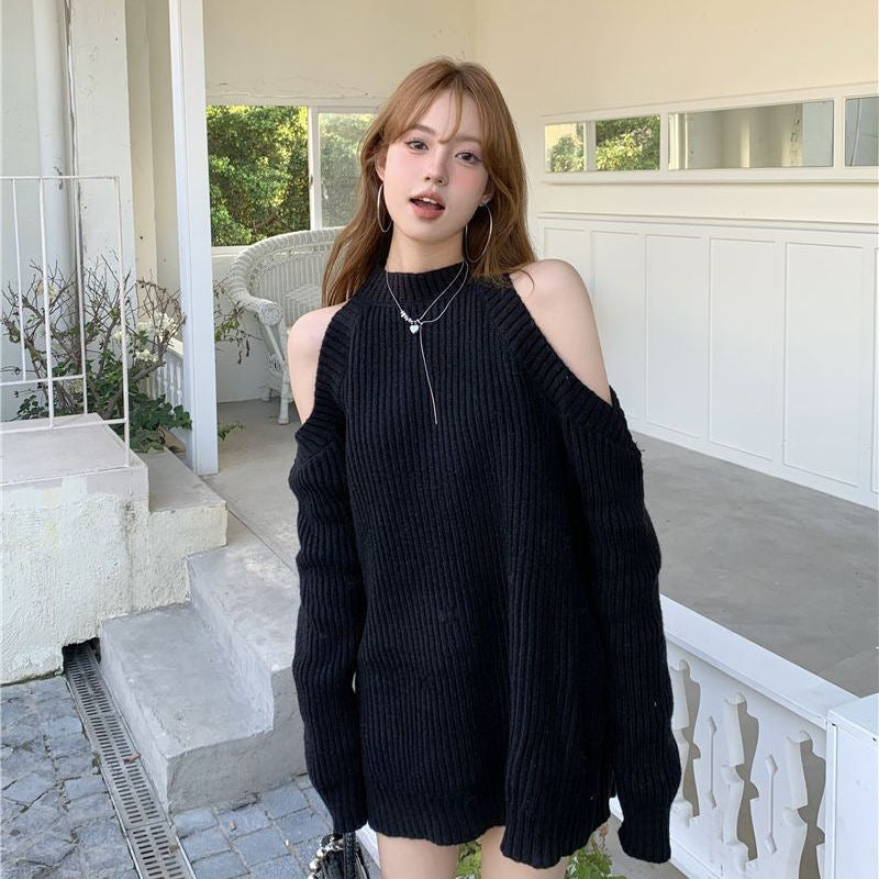 Kvinnes strikket kjole med off-the-shoulder look og ribbet tekstur Skjora