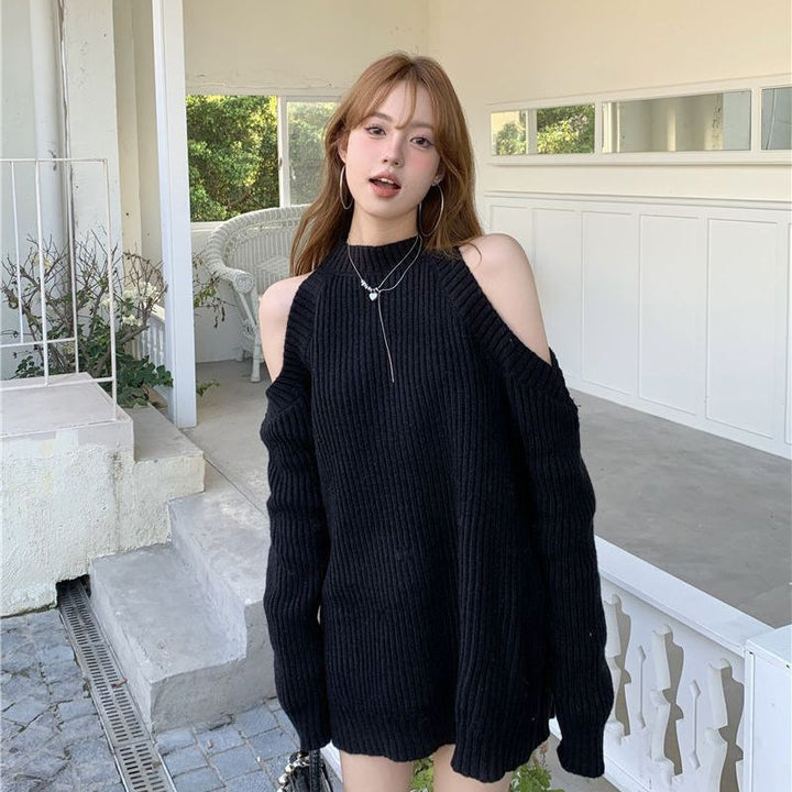 Kvinnes strikket kjole med off-the-shoulder look og ribbet tekstur Skjora