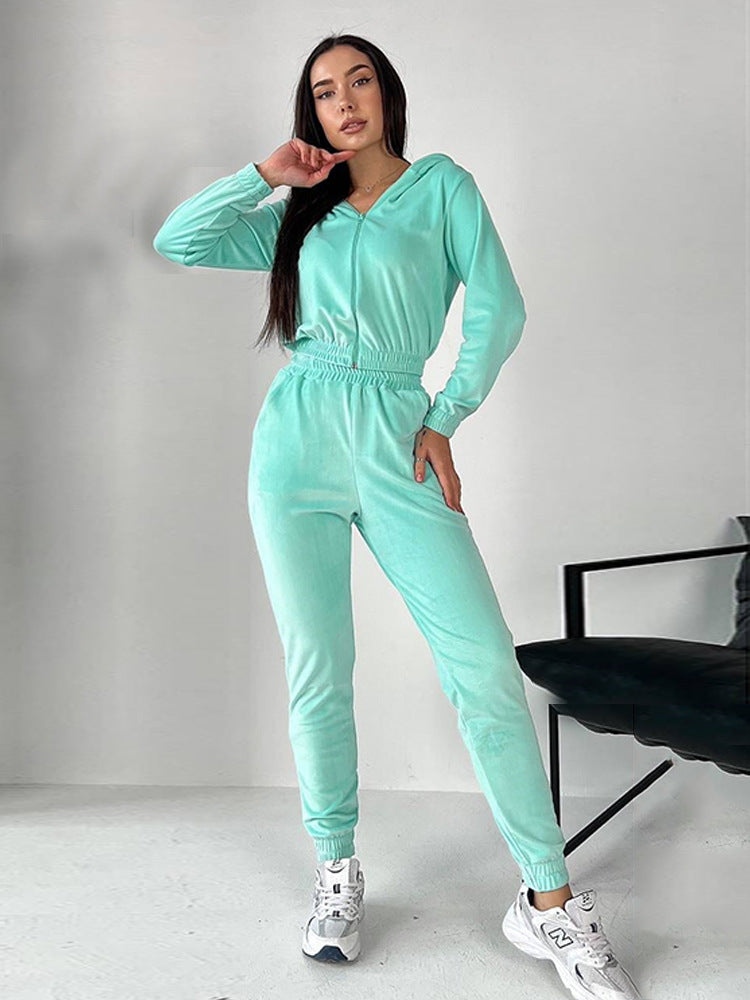 Kvinner's Velour Joggedrakt med Fasjonabel Kuttet Design og Praktisk Glidelås Skjora