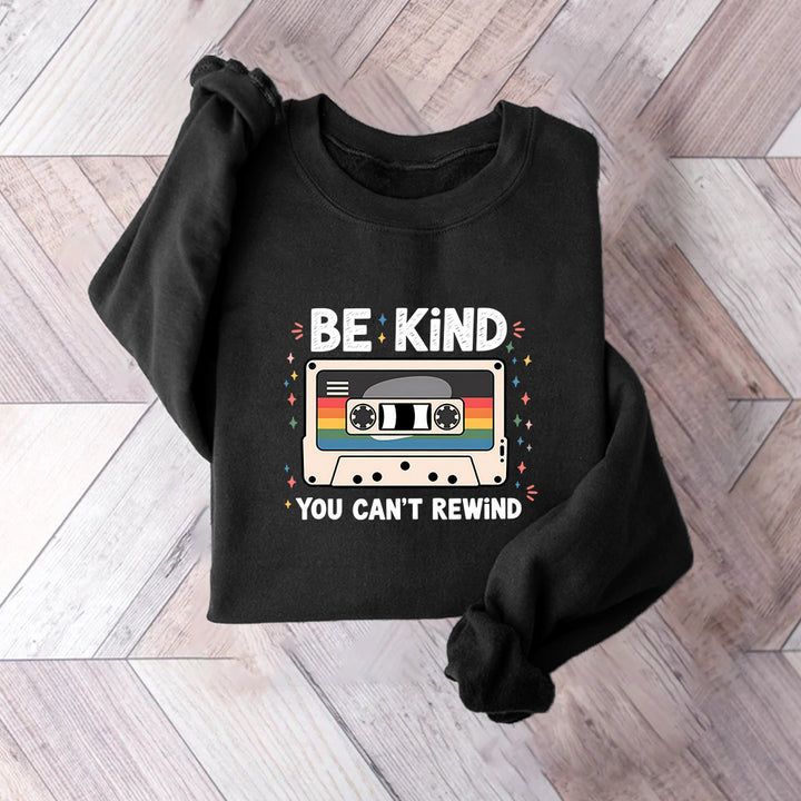 Kvinnegenser med vintage kassettdesign og inspirerende skrifttype Skjora