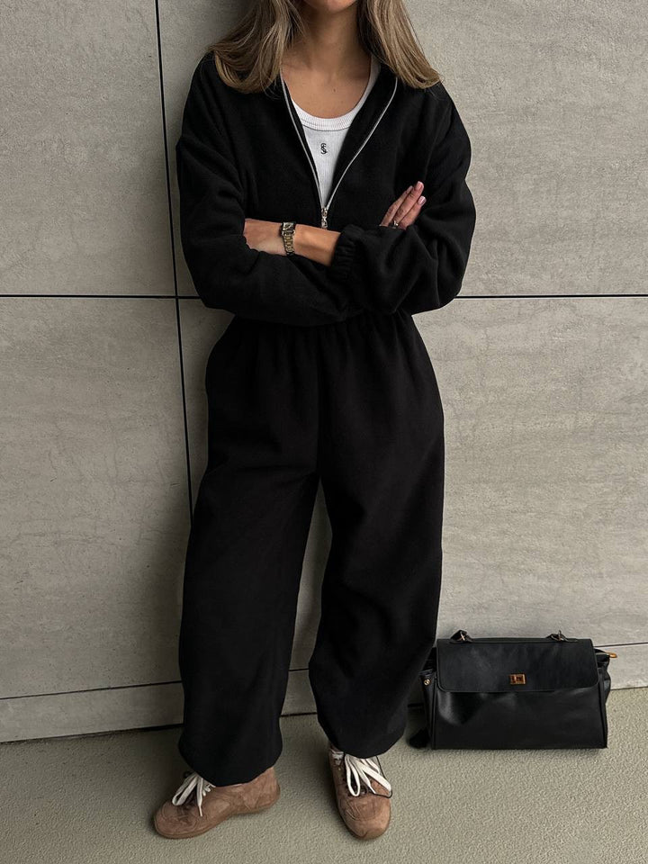 Kvinners fleece loungewear-sett med høy krage og praktiske lommer Skjora