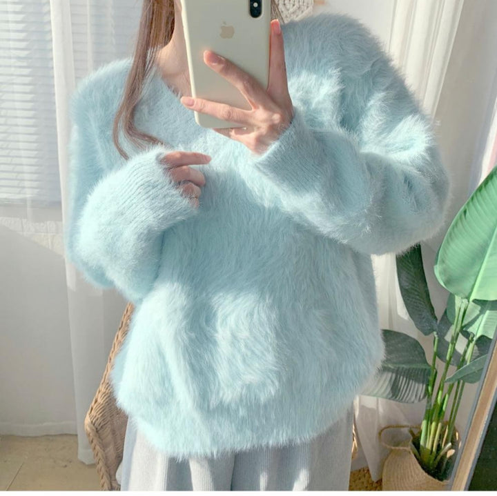 Kvinne Fluffy V-hals Genser med Mykt Materiale og Avslappet Passform Skjora