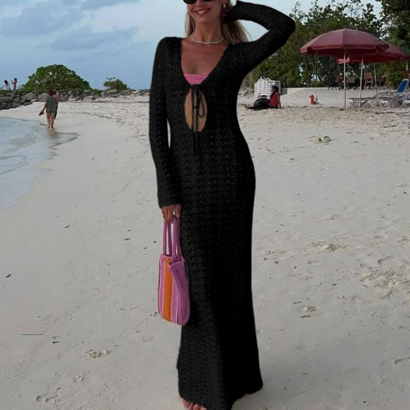 Damen Elegantes gehäkeltes Strandkleid mit tiefem V-Ausschnitt und luftiger Struktur Skjora