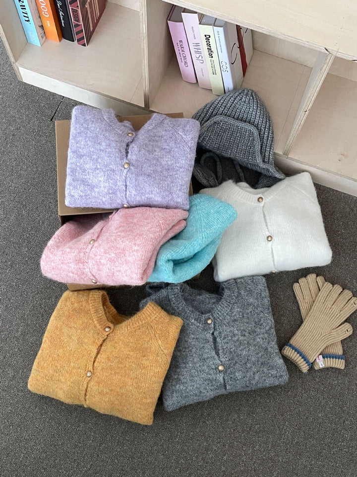 Kvinners Fluffy Strikk cardigan med Komfortabel Rund Hals og Ekte Knapper Skjora