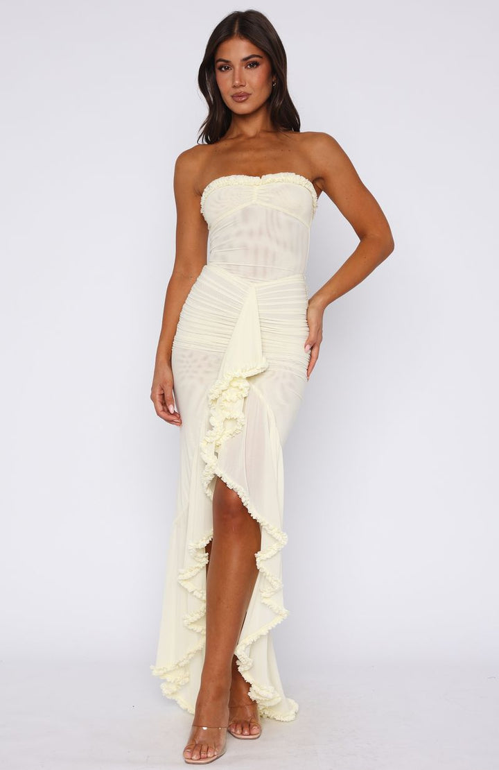 Damer Elegant Off-Shoulder Maxikjole med raffinerte volangdetaljer og asymmetrisk snitt Skjora