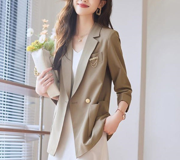 Damer moteriktig blazer med elegante knappedetaljer Skjora