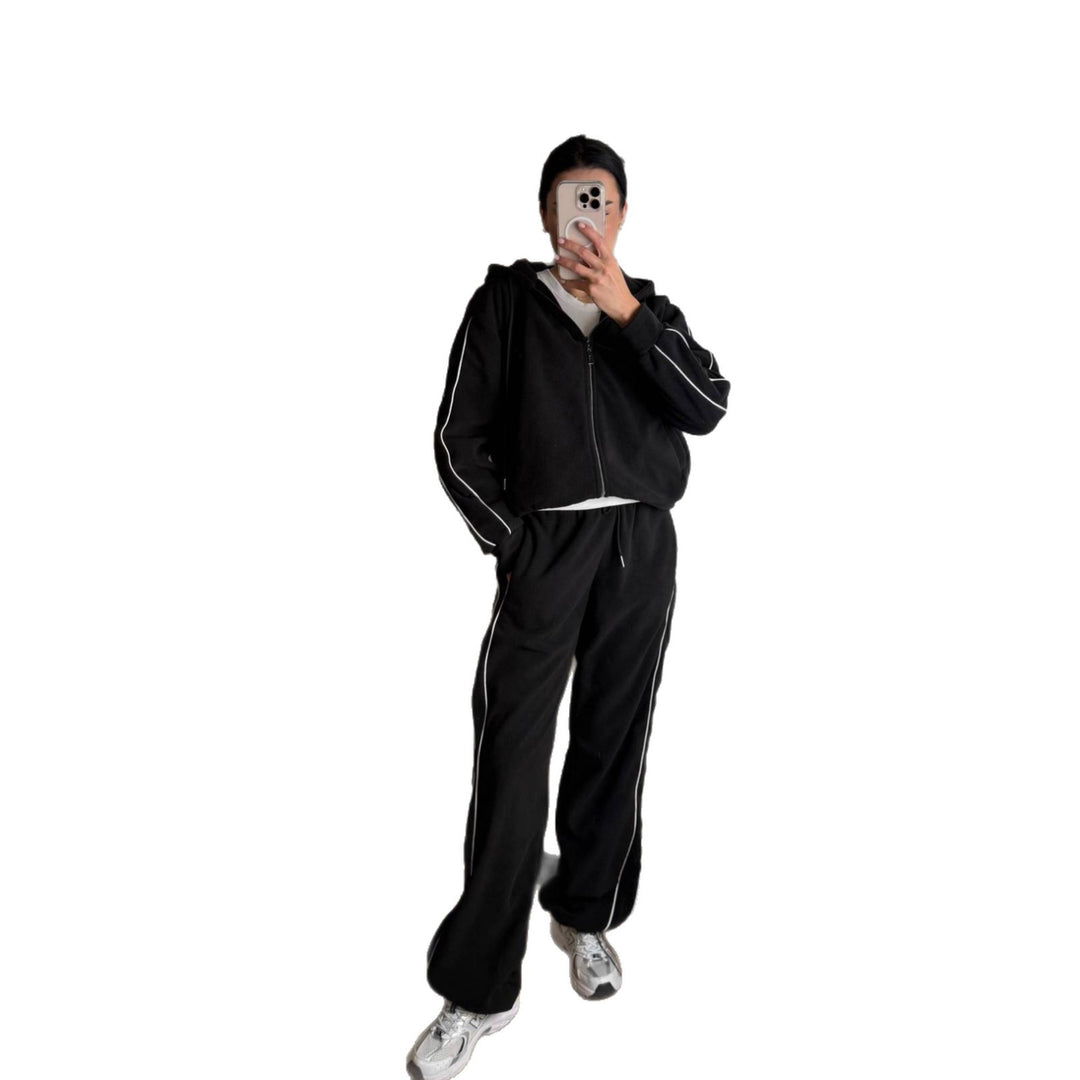 Kvinnelig sporty fleece treningsdrakt sett med glidelås og sidestrimler Skjora