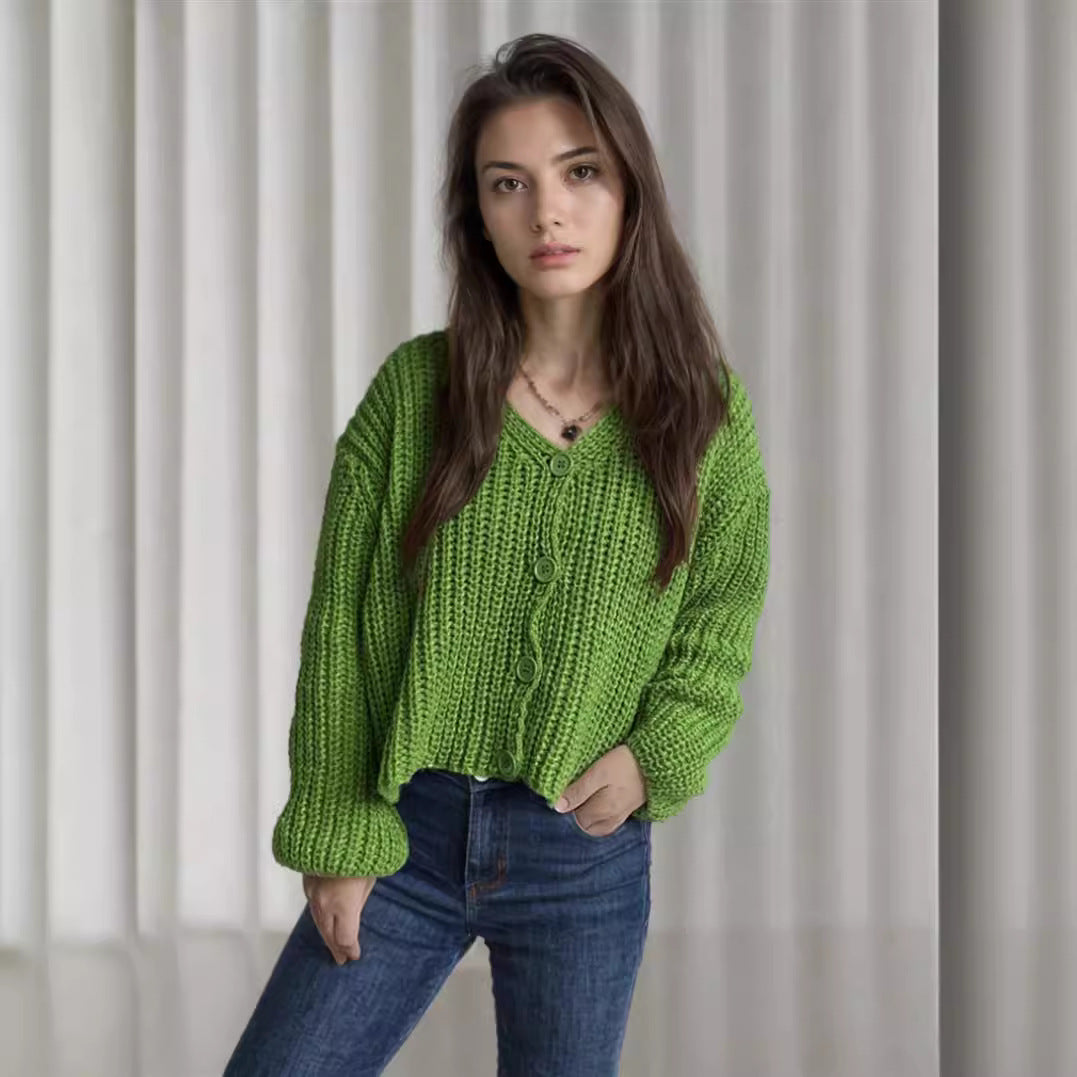 Kvinnenes kort cardigan med chunky strikkstruktur og store knapper Skjora