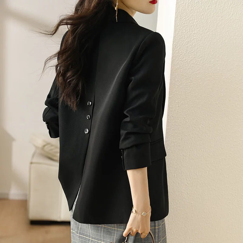 Kvinnes stilige blazer med klassisk snitt og elegante detaljer Skjora