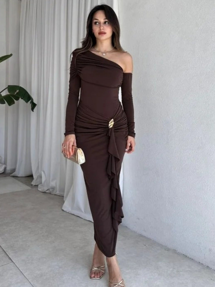 Dame elegant omslagskjole med asymmetrisk design og raffinerte draperinger Skjora