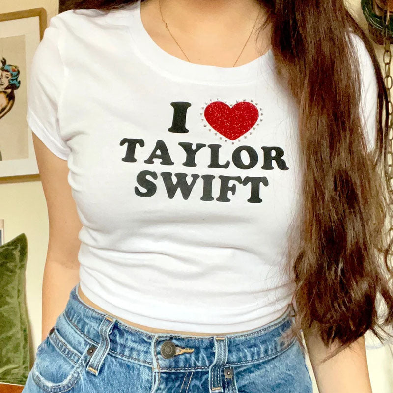 Damer cropped T-skjorte med glitrende skrifttype og trendy bomullsmateriale Skjora