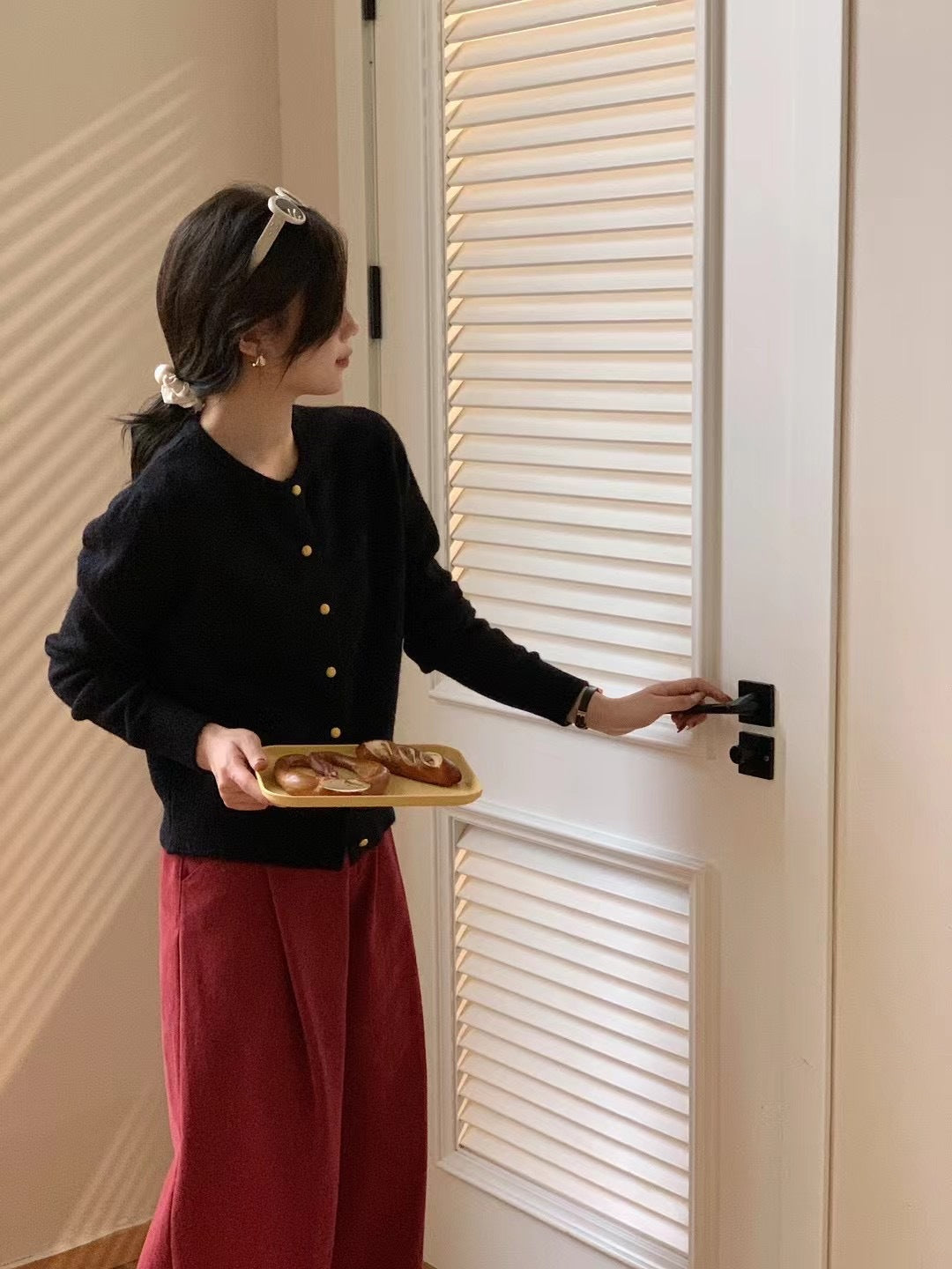 Kvinne cardigan med elegante knappdetaljer og mykt materiale Skjora