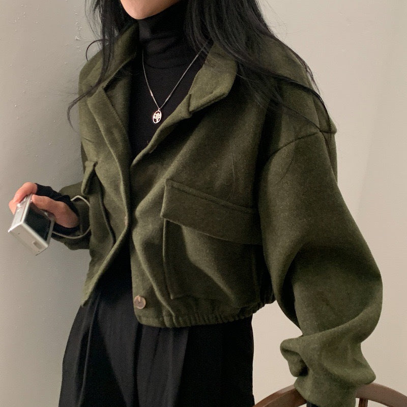 Damejakke laget av høykvalitets ullblanding med casual lommer og oversized snitt