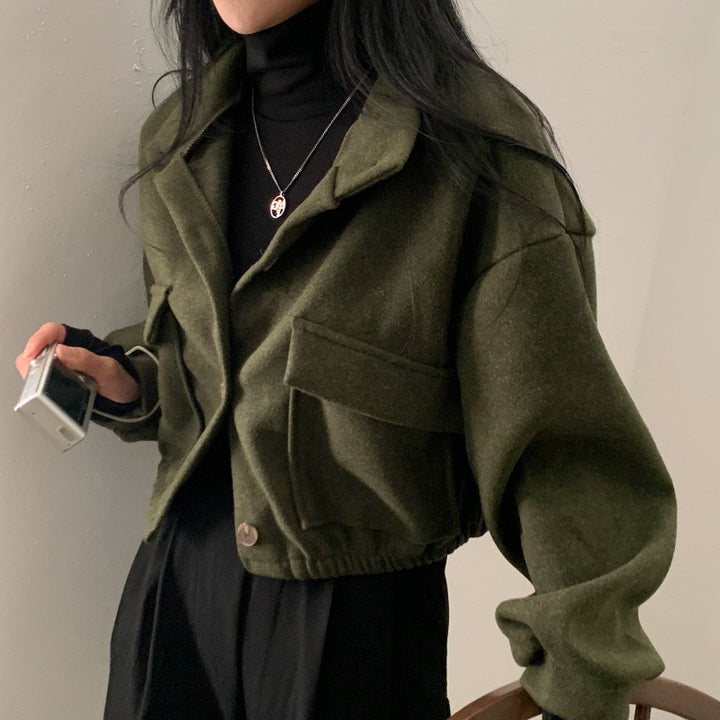 Damejakke laget av høykvalitets ullblanding med casual lommer og oversized snitt