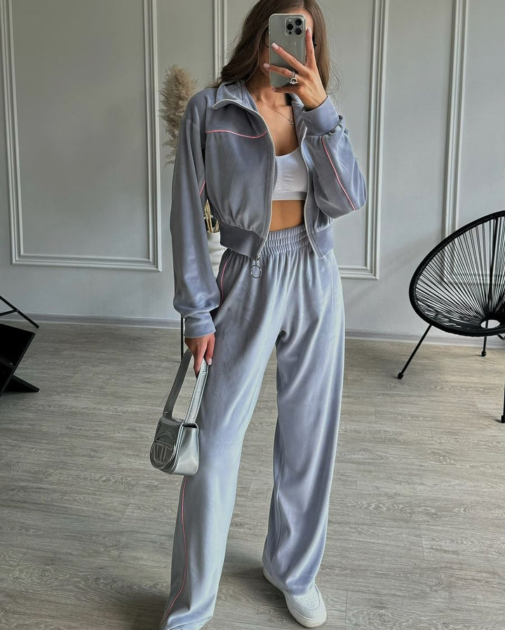 Kvinnelig sporty velour joggedress med høy krage og glidelås Skjora
