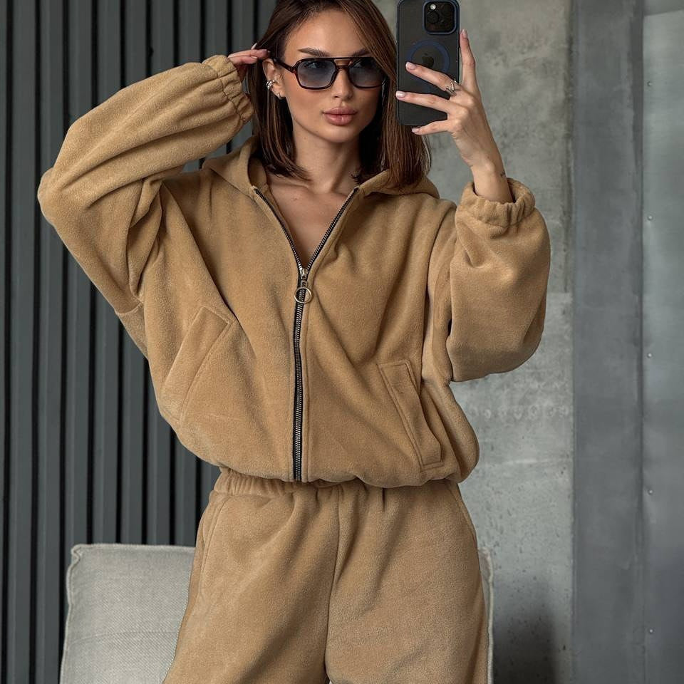 Kvinnens fleece joggedrakt med oversized genser og elastiske mansjetter Skjora