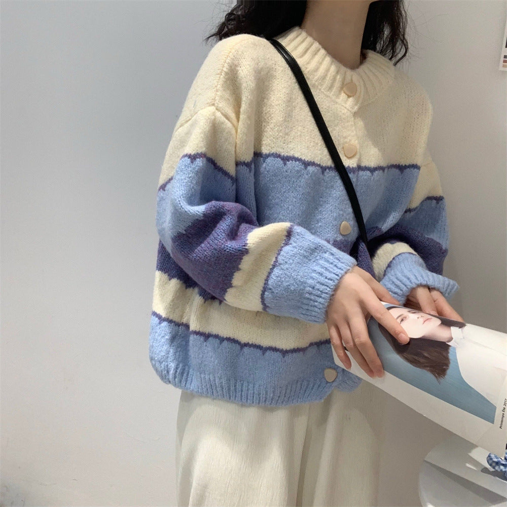 Kvinnes Fasjonabel Strikket Cardigan med Mønstrete Design Skjora