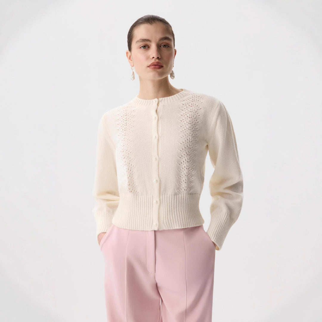 Kvinnens cardigan med fint blondermønster og elegante knapper Skjora