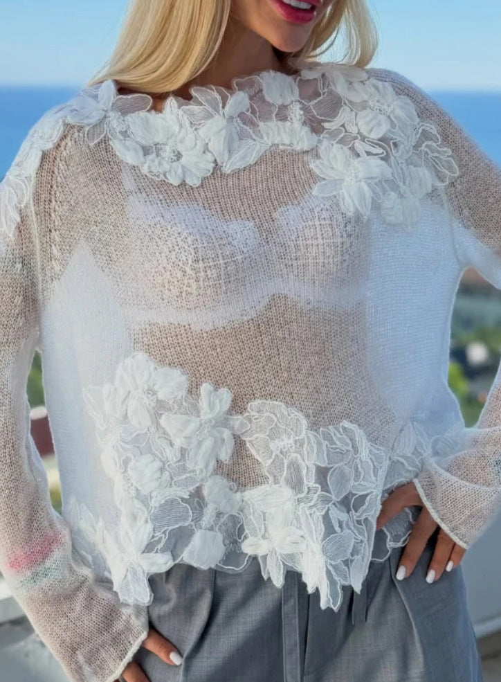Kvinne strikkegenser med blomsterlakk aksenter og gjennomsiktig design Skjora