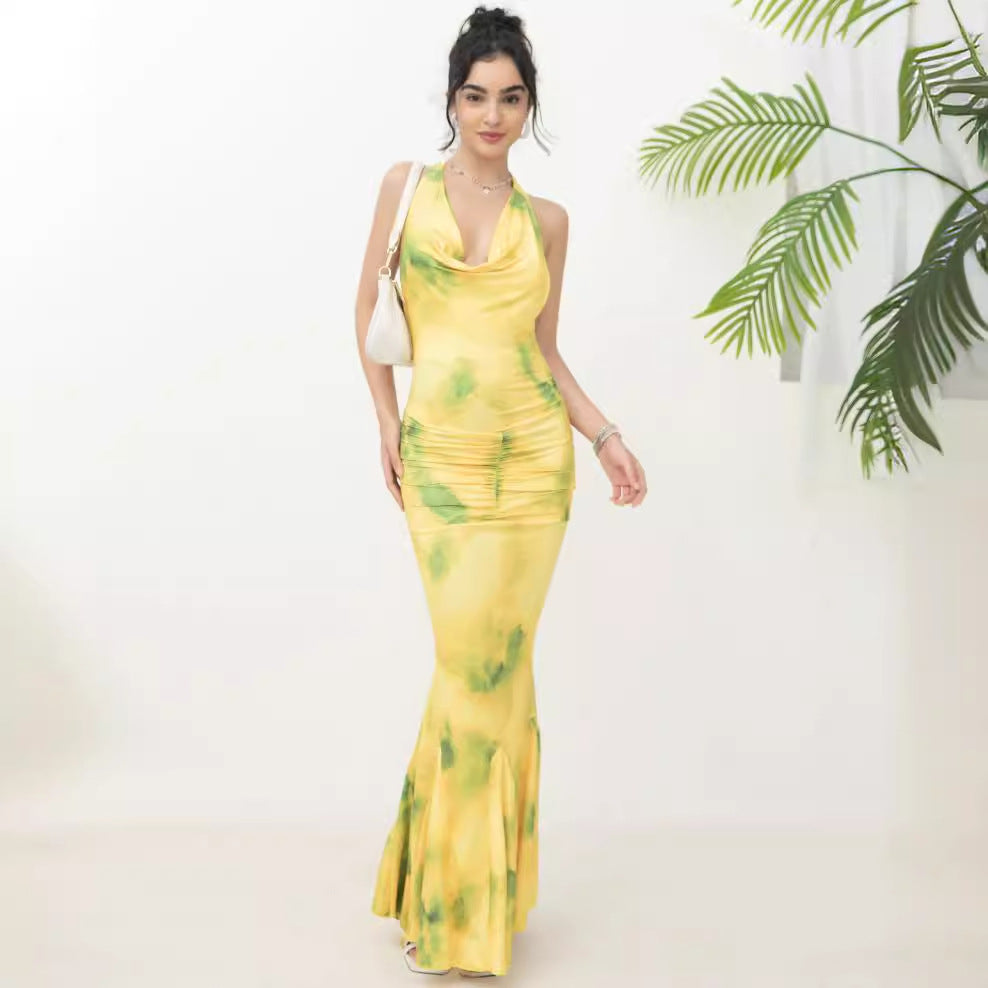 Dame maxi kjole med luftig cowl hals og elegante ruffle detaljer