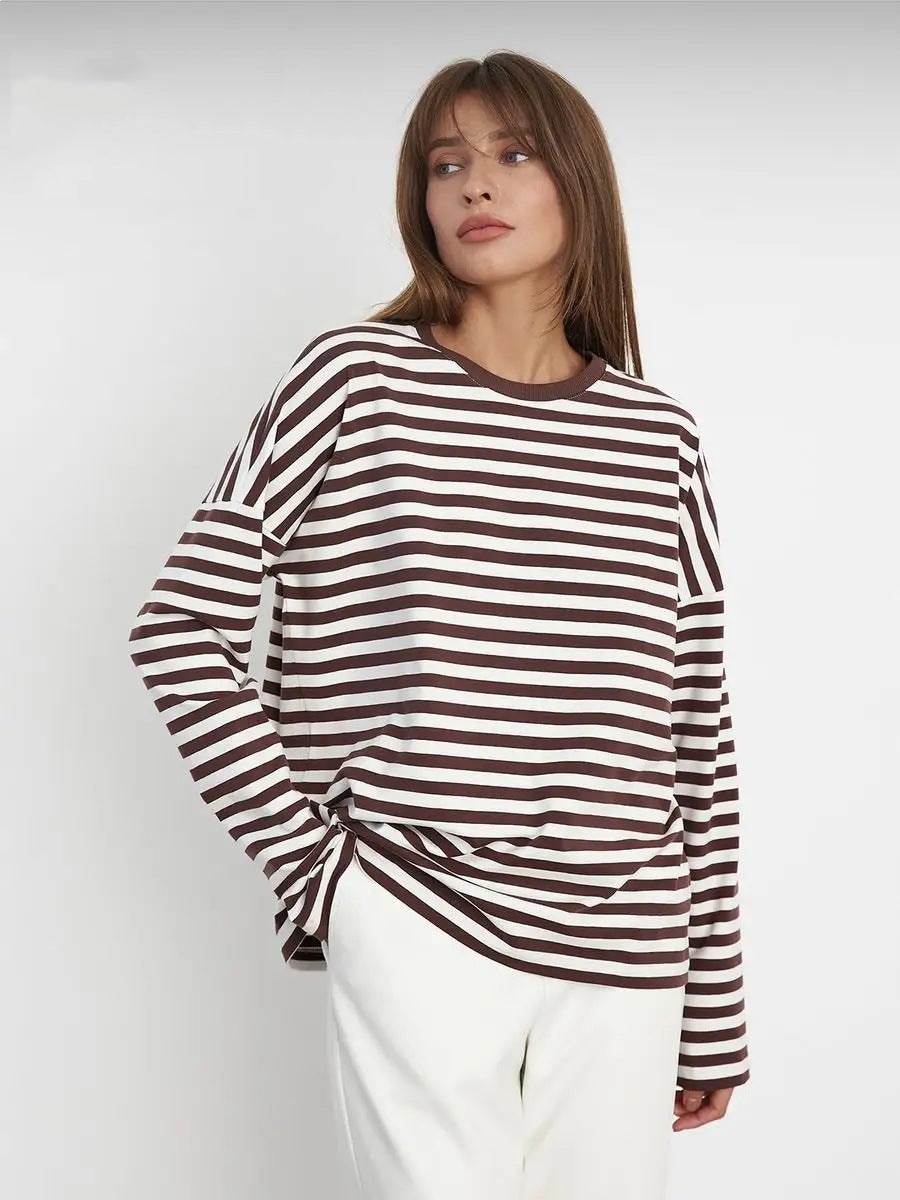 Kvinnens stripete langermet skjorte med en avslappet passform og rund halslinning