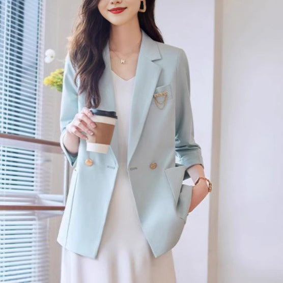 Damer moteriktig blazer med elegante knappedetaljer Skjora