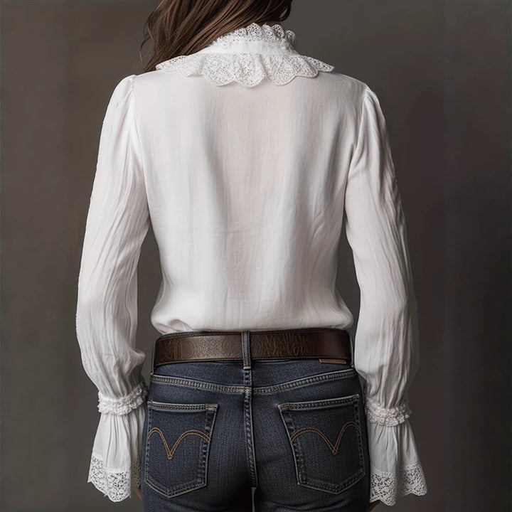 Dame elegant bluse med volangdetaljer og spisskant Skjora