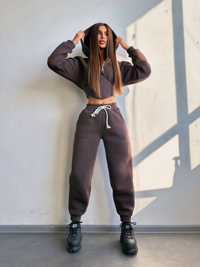 Kvinnegens cropped sweatshirt dress med høy krage og justerbar midje Skjora