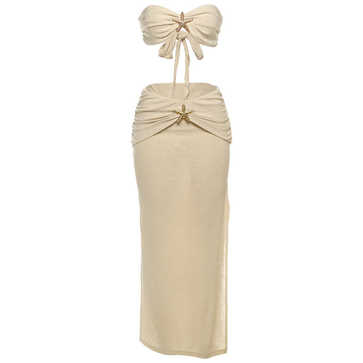 Dame Elegant Bandeau-kjole med raffinerte draperinger og glitrende aksent Skjora
