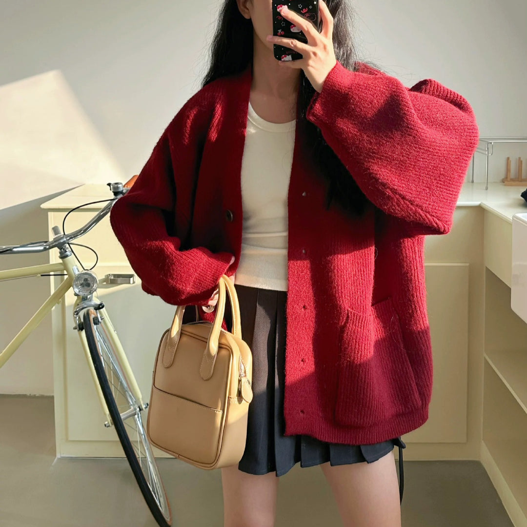 Kvinnes chunky strikket cardigan med elegante knappdetaljer og praktiske lommer Skjora