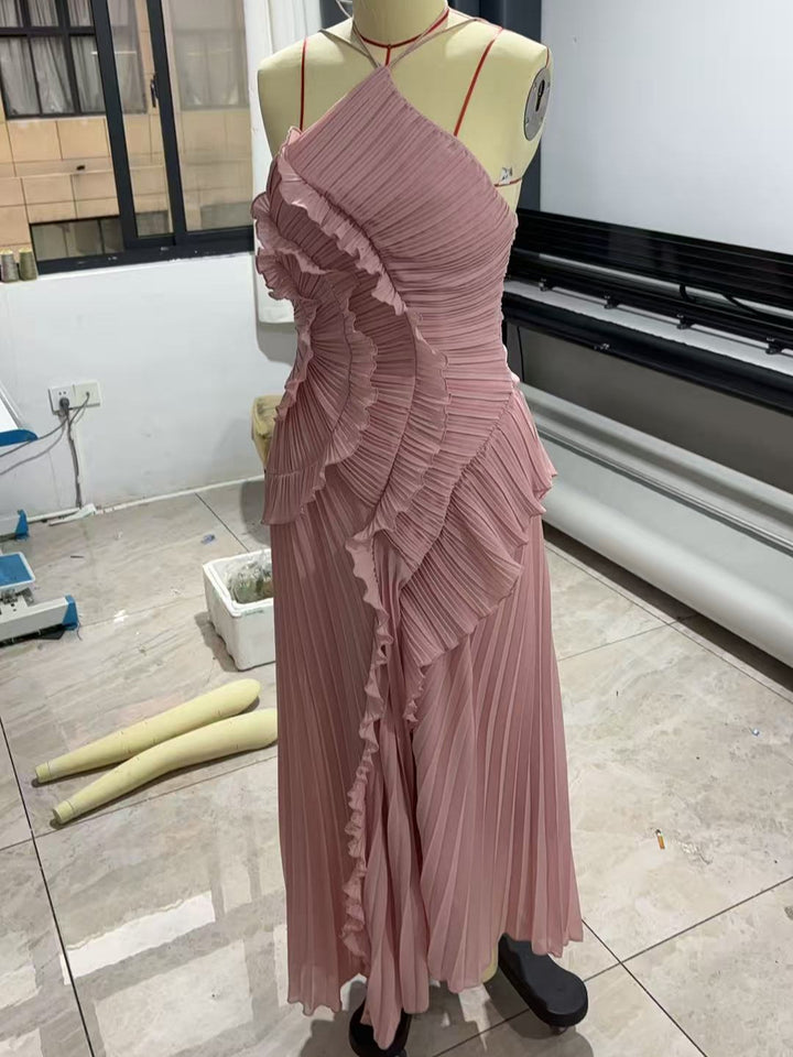 Damer Elegant plisserte maxikjole med asymmetrisk design Skjora