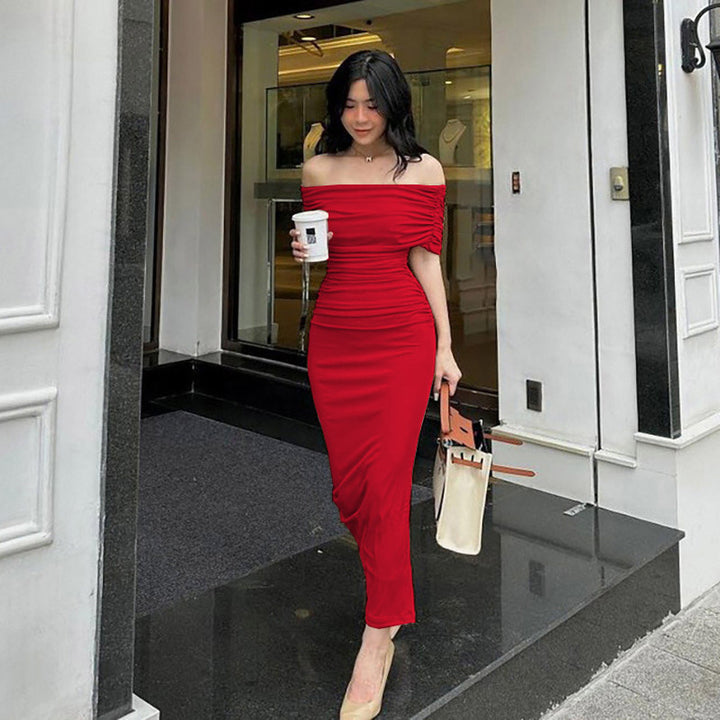 Damer Elegant off-shoulder cocktailkjole med rynker Skjora