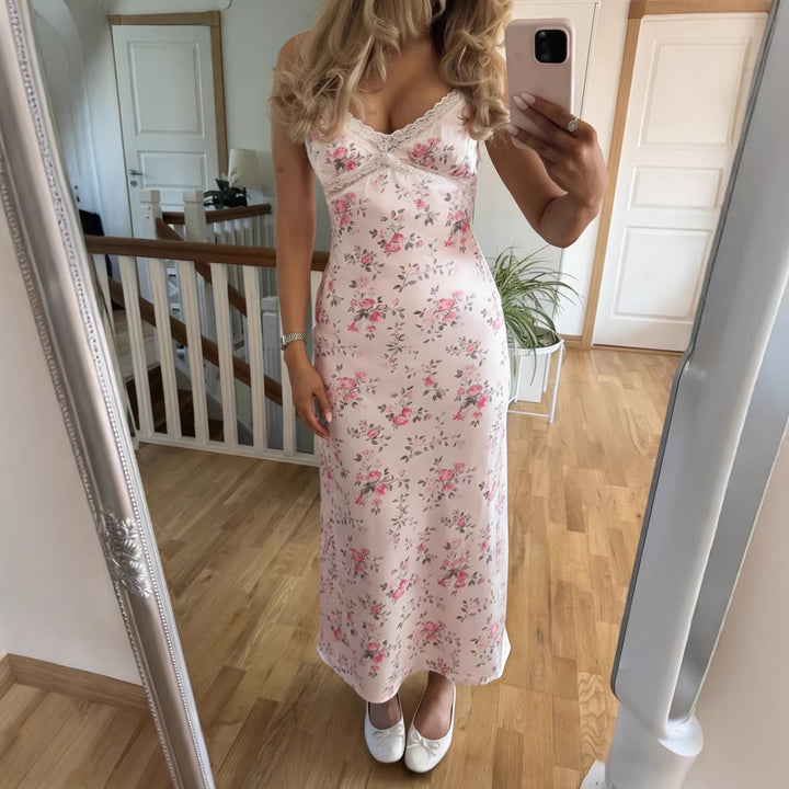 Dame nattskjorte med blomstermønster og delikat blonder Skjora