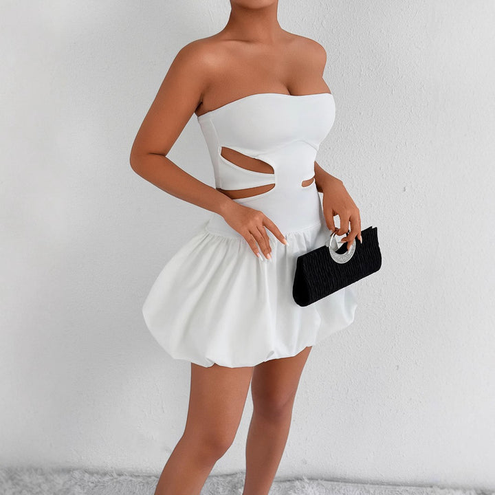 Dame Bandeau Mini Kjole med Cut-Out-detaljer og voluminøs Skjørt Skjora