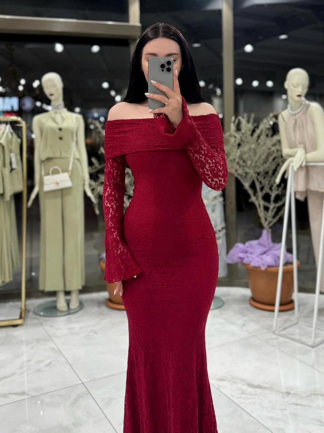 Dame Elegant spisskjole med off-shoulder design og skjørt Skjora