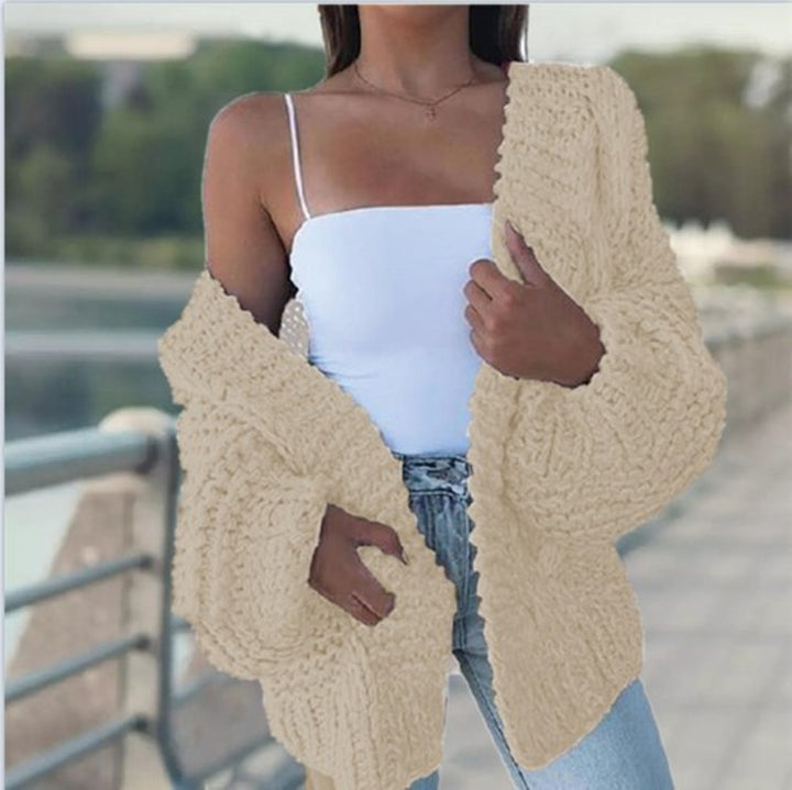 Kvinnens chunky strikket cardigan med oversized passform og avslappet design Skjora