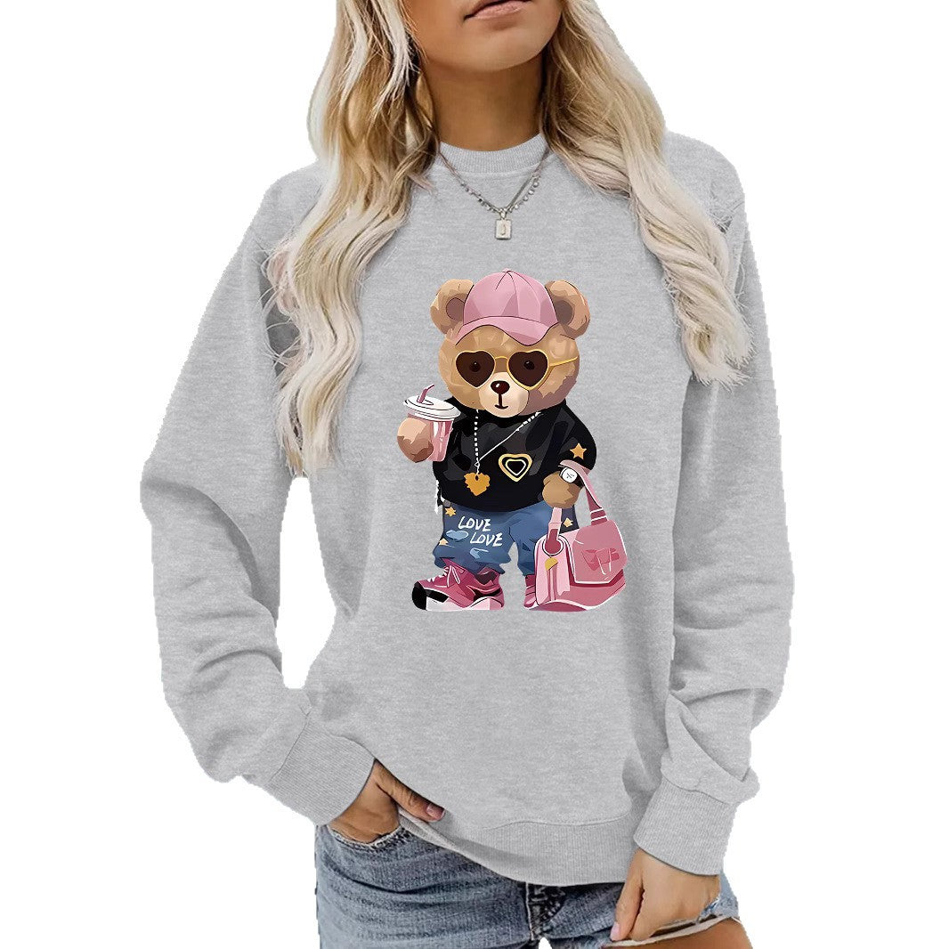 Kvinnegenser med unikt tegneserie-bjørn design og trendy tekst Skjora