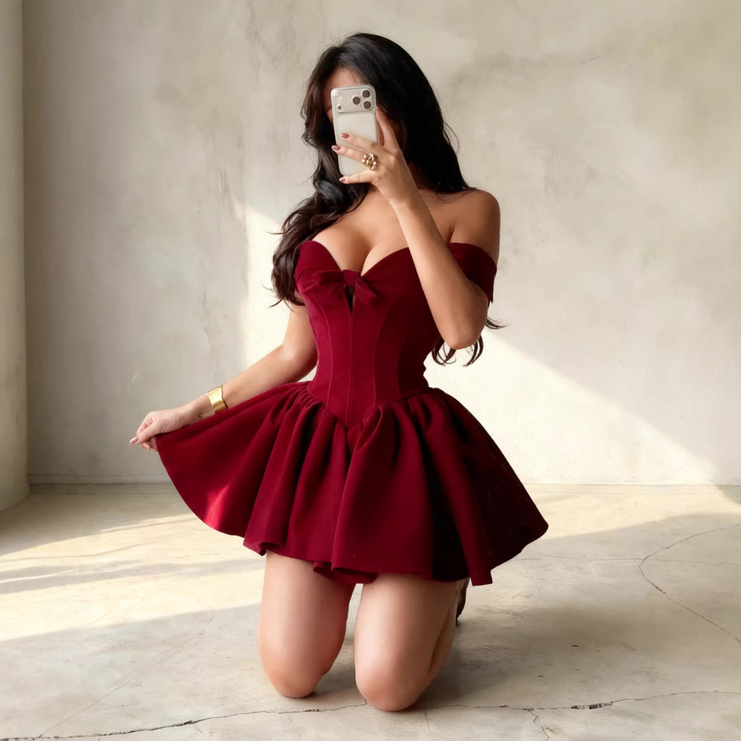 Dame Off-Shoulder Minikjole med strukturert korsett Skjora