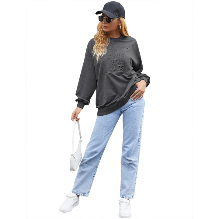 Dame avslappet hettegenser med elegant rund hals og dekorativt trykk Skjora