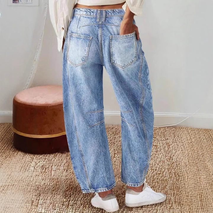 Kvinne brede denimjeans med høy midje og moderne designdetaljer Skjora