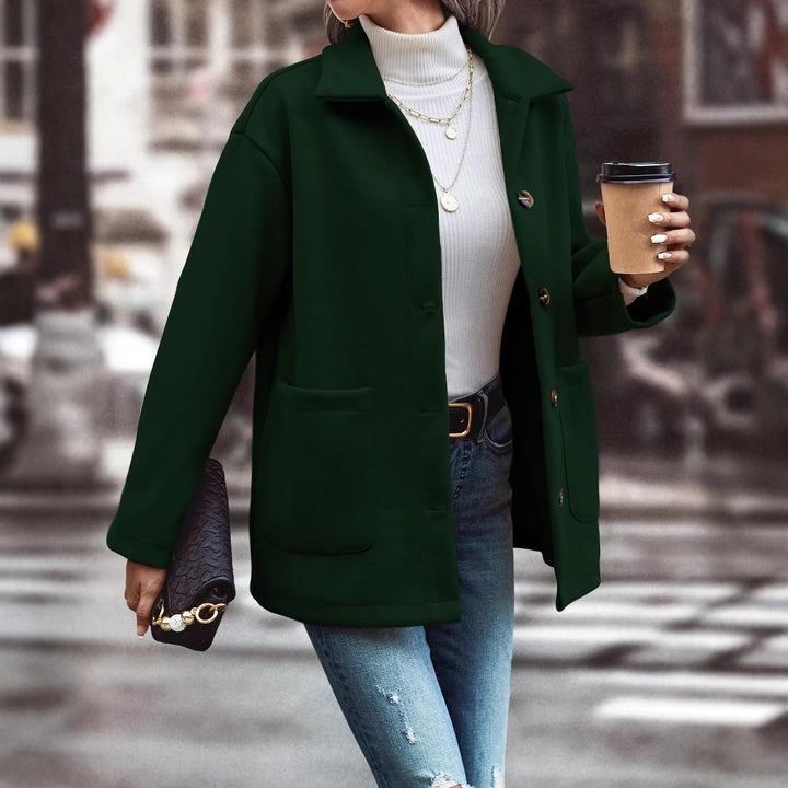 Damer fashionable oversized jakke med knappdetaljer og praktiske lommer Skjora