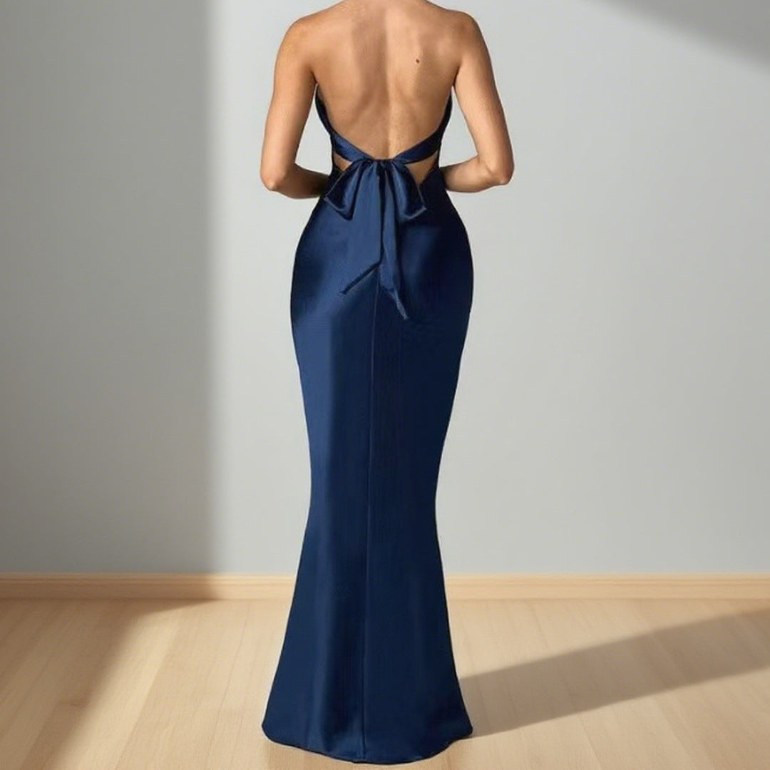 Damer Elegant selskapskjole med skulderfri halterneck-design og figursydde sømmer Skjora