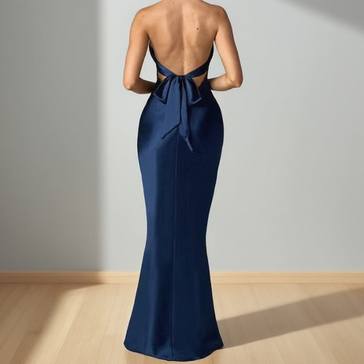 Damer Elegant selskapskjole med skulderfri halterneck-design og figursydde sømmer Skjora