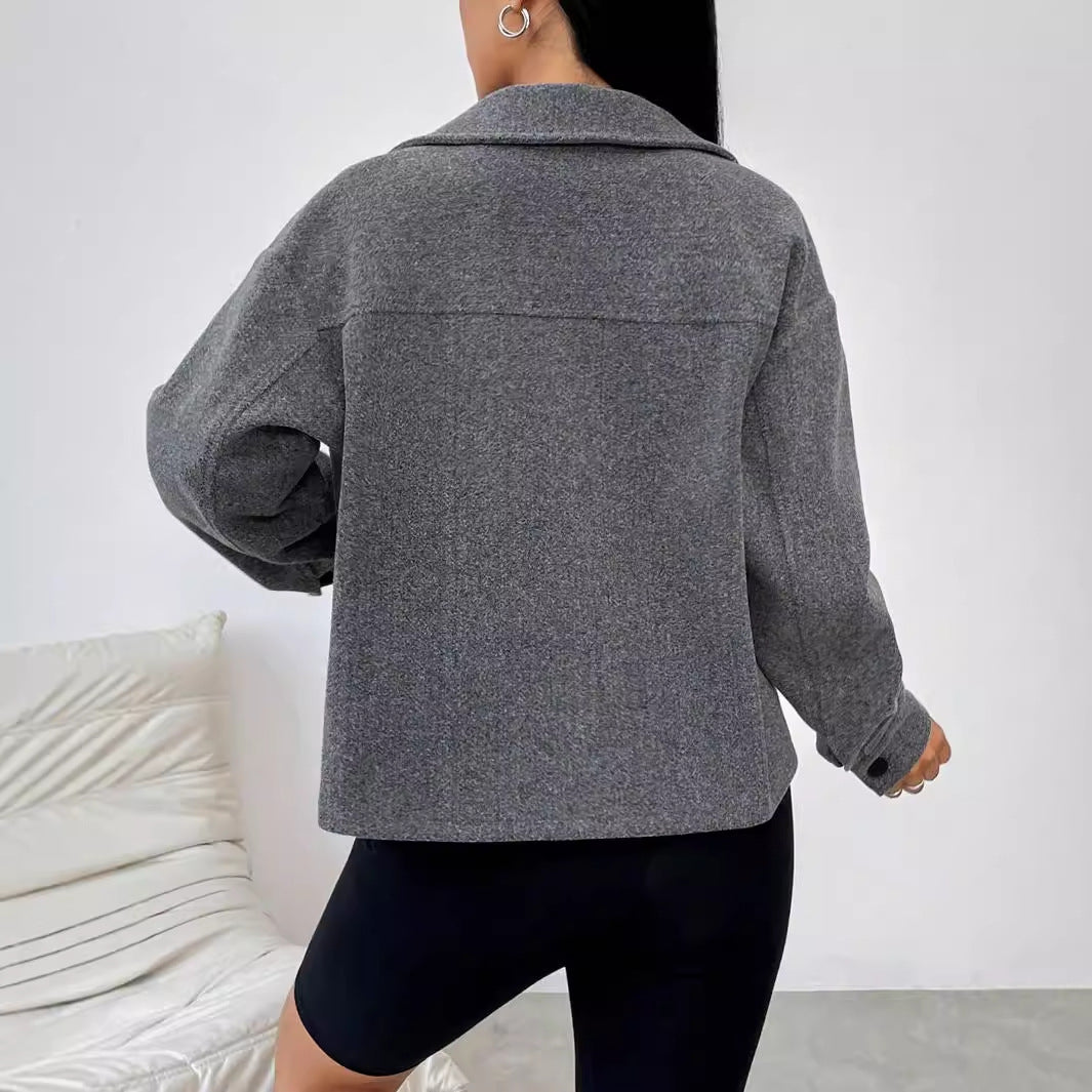 Dame casual oversized jakke med praktiske lommer og knapp-lukking Skjora