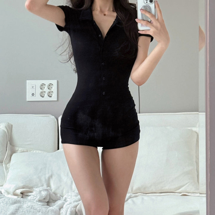 Dame Kort jumpsuit med knappeliste og moderne krage Skjora
