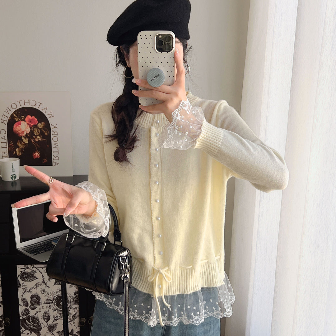 Dame cardigan med volangdetaljer og dekorative perlemorsknapper Skjora