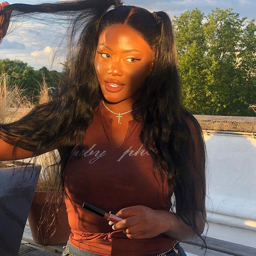 Damer cropped T-skjorte med glitrende tekst Skjora